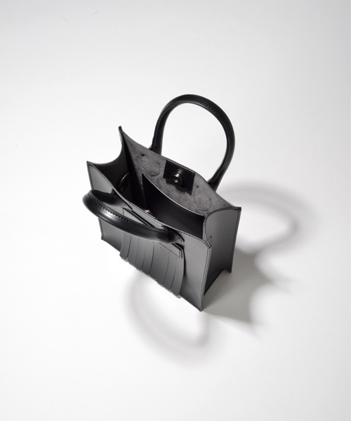 SOLPRESA（ソルプレーサ）の「●スクエアフリンジミニショルダートートバッグ（トートバッグ・メンズ・ブラック/グレイッシュベージュ/モカ・ONE SIZE）」の6枚目の写真