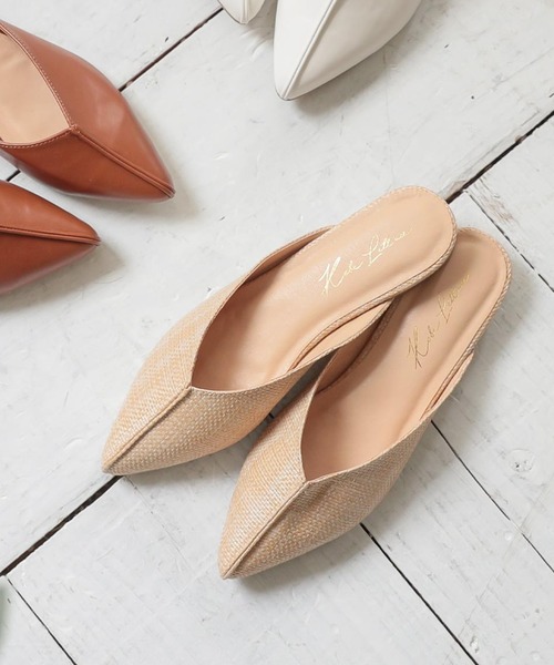 KOBE LETTUCE（コウベレタス）の「シンセーシームポインテッドトゥフラットミュールサンダル（サンダル・レディース・ホワイト/ブラック/カーキ/ベージュ系その他/キャメル・LL/S/M/L）」の3枚目の写真