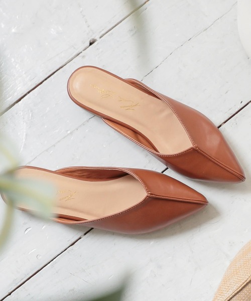 KOBE LETTUCE（コウベレタス）の「シンセーシームポインテッドトゥフラットミュールサンダル（サンダル・レディース・ホワイト/ブラック/カーキ/ベージュ系その他/キャメル・LL/S/M/L）」の5枚目の写真