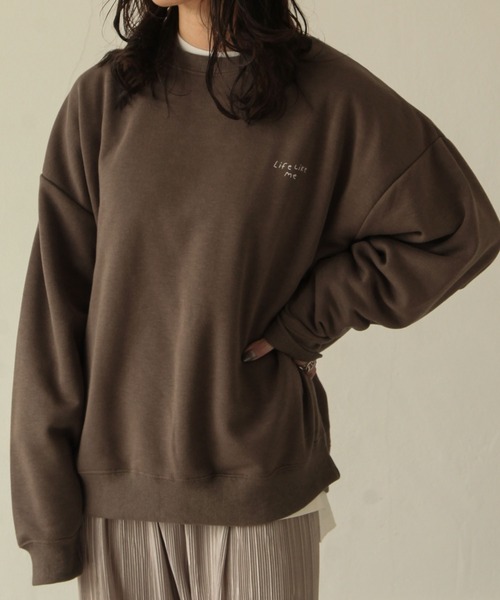 Chillfar（チルファー）の「裏起毛アソートプリントビッグシルエットトレーナー/オーバーサイズスウェット（スウェット・レディース・ベージュ/ブラウン/パープル/ネイビー/グリーン/ホワイト/ブラック/ブルー/ホワイト系/ホワイト系1/ホワイト系2/ブラック系/ブラック系1/ブラック系2/ブラウン系/ブラウン系2/ブラウン系3/ベージュ系/ベージュ系1/ベージュ系3/グリーン系1/ブルー系1・MEDIUM/LARGE）」の12枚目の写真