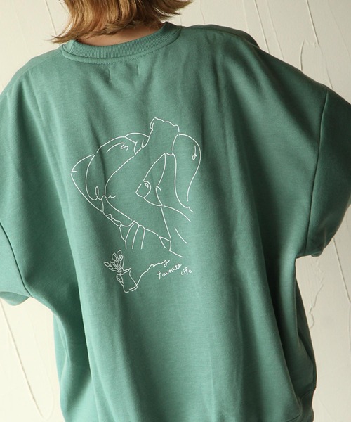 Chillfar（チルファー）の「裏起毛アソートプリントビッグシルエットトレーナー/オーバーサイズスウェット（スウェット・レディース・ベージュ/ブラウン/パープル/ネイビー/グリーン/ホワイト/ブラック/ブルー/ホワイト系/ホワイト系1/ホワイト系2/ブラック系/ブラック系1/ブラック系2/ブラウン系/ブラウン系2/ブラウン系3/ベージュ系/ベージュ系1/ベージュ系3/グリーン系1/ブルー系1・MEDIUM/LARGE）」の18枚目の写真