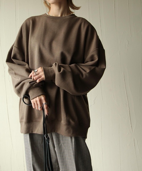 Chillfar（チルファー）の「裏起毛アソートプリントビッグシルエットトレーナー/オーバーサイズスウェット（スウェット・レディース・ベージュ/ブラウン/パープル/ネイビー/グリーン/ホワイト/ブラック/ブルー/ホワイト系/ホワイト系1/ホワイト系2/ブラック系/ブラック系1/ブラック系2/ブラウン系/ブラウン系2/ブラウン系3/ベージュ系/ベージュ系1/ベージュ系3/グリーン系1/ブルー系1・MEDIUM/LARGE）」の10枚目の写真