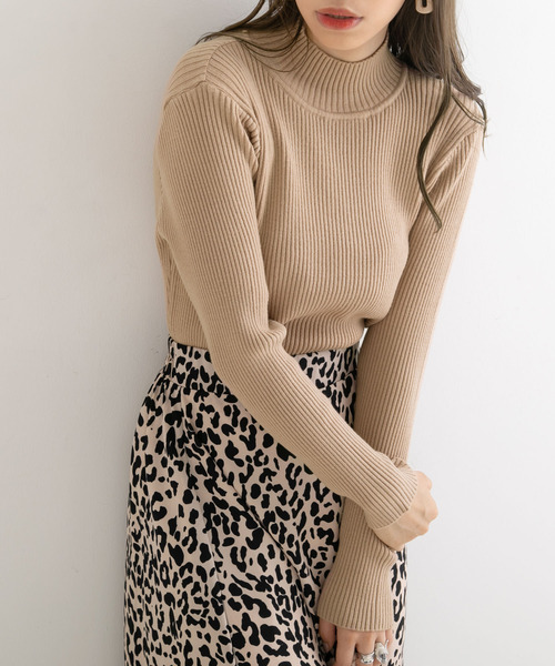 Newlyme（ニューリーミー）の「タートルネックリブニットプルオーバー（ニット/セーター・レディース・ブラック/ベージュ/パープル/グリーン/アイボリー/ボルドー/キャメル/ブラウン/セージグリーン/ブルー・MEDIUM/LARGE/X-LARGE/SMALL）」の4枚目の写真