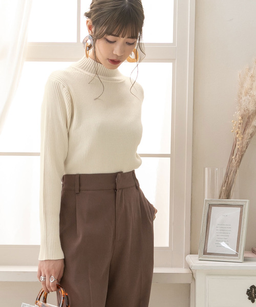 Newlyme（ニューリーミー）の「タートルネックリブニットプルオーバー（ニット/セーター・レディース・ブラック/ベージュ/パープル/グリーン/アイボリー/ボルドー/キャメル/ブラウン/セージグリーン/ブルー・MEDIUM/LARGE/X-LARGE/SMALL）」の2枚目の写真