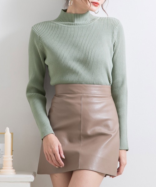 Newlyme（ニューリーミー）の「タートルネックリブニットプルオーバー（ニット/セーター・レディース・ブラック/ベージュ/パープル/グリーン/アイボリー/ボルドー/キャメル/ブラウン/セージグリーン/ブルー・MEDIUM/LARGE/X-LARGE/SMALL）」の6枚目の写真