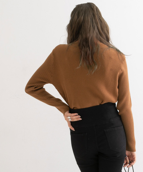 Newlyme（ニューリーミー）の「タートルネックリブニットプルオーバー（ニット/セーター・レディース・ブラック/ベージュ/パープル/グリーン/アイボリー/ボルドー/キャメル/ブラウン/セージグリーン/ブルー・MEDIUM/LARGE/X-LARGE/SMALL）」の13枚目の写真