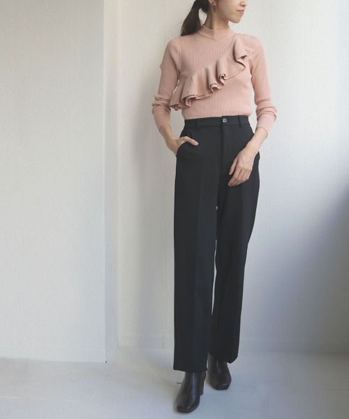 cheriella（シェリエラ）の「【cheriella】プチハイネックラッフルフリルリブニット（ニット/セーター・レディース・ブラック/ピンク/アイボリー/ラベンダー/ダークブルー・M）」の5枚目の写真