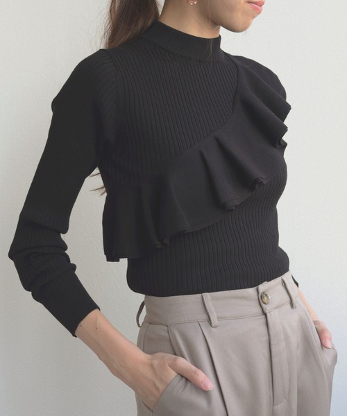 cheriella（シェリエラ）の「【cheriella】プチハイネックラッフルフリルリブニット（ニット/セーター・レディース・ブラック/ピンク/アイボリー/ラベンダー/ダークブルー・M）」の3枚目の写真