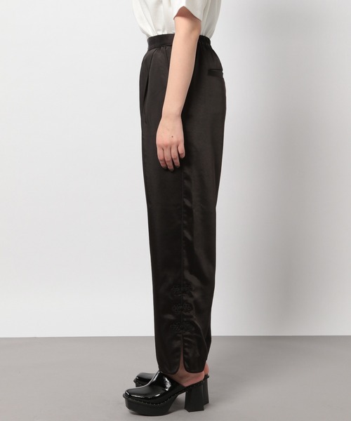 PAGEBOY（ページボーイ）の「チャイナスリットサテンパンツ（その他パンツ・レディース・ブラック/グレイッシュベージュ・FREE）」の13枚目の写真