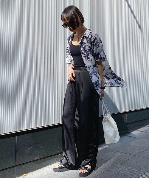 PAGEBOY（ページボーイ）の「チャイナスリットサテンパンツ（その他パンツ・レディース・ブラック/グレイッシュベージュ・FREE）」の20枚目の写真