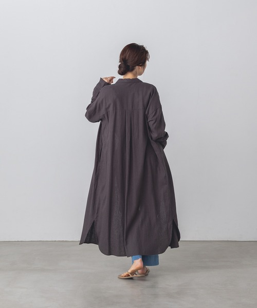 hunch（ハンチ）の「【WEB限定/別注】フレンチリネンブレンド ロング丈オーバーシャツワンピース（シャツワンピース・レディース・ライトベージュ/モカ/チャコール・FREE）」の12枚目の写真