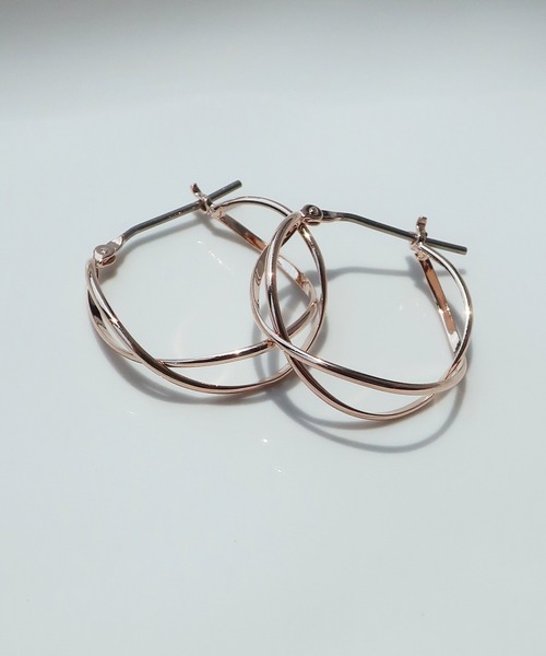 ISS（イズ）の「ISS: クロスライン フープピアス（ピアス（両耳用）・レディース・ゴールド/シルバー/ピンクゴールド・FREE）」の3枚目の写真