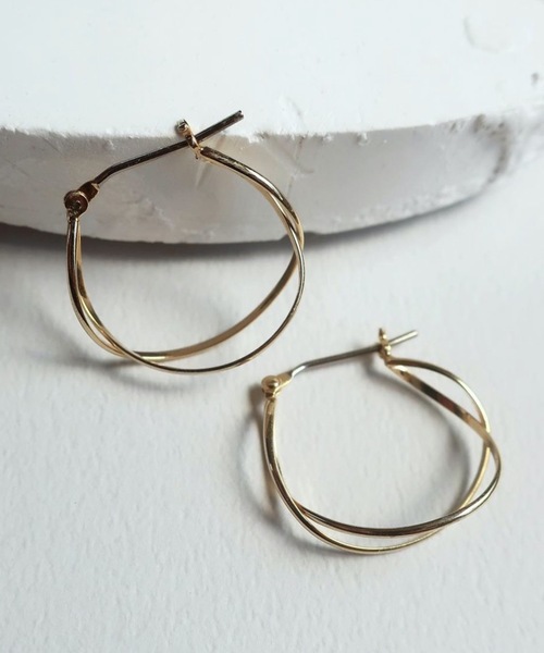 ISS（イズ）の「ISS: クロスライン フープピアス（ピアス（両耳用）・レディース・ゴールド/シルバー/ピンクゴールド・FREE）」の2枚目の写真