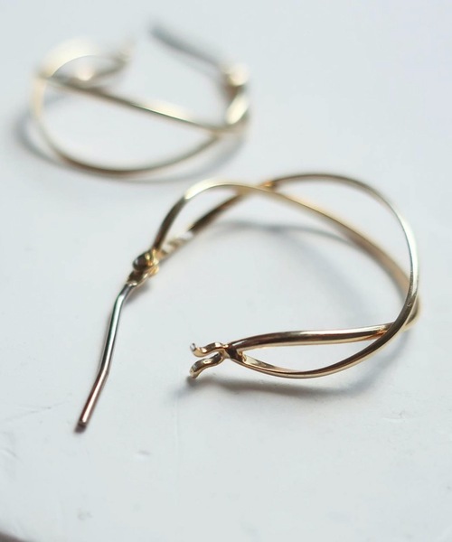 ISS（イズ）の「ISS: クロスライン フープピアス（ピアス（両耳用）・レディース・ゴールド/シルバー/ピンクゴールド・FREE）」の9枚目の写真