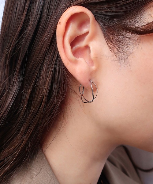 ISS（イズ）の「ISS: クロスライン フープピアス（ピアス（両耳用）・レディース・ゴールド/シルバー/ピンクゴールド・FREE）」の17枚目の写真