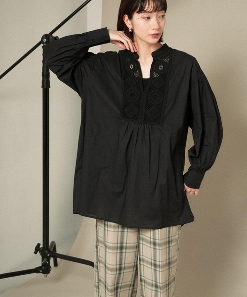 KBF(ケイビーエフ)の「クロシェドッキングブラウス(シャツ/ブラウス・レディース・アイボリー/オフホワイト/ブラック・ONE)」の11枚目の写真