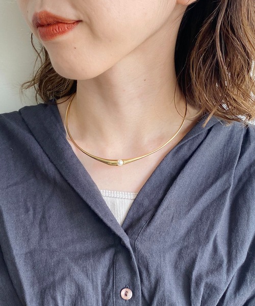 CAPRICIEUX LE'MAGE(カプリシューレマージュ)の「【GOLDY/ゴールディ】プチパールネックカフ(ネックレス・レディース・シルバー/ゴールド・ONE SIZE)」の5枚目の写真