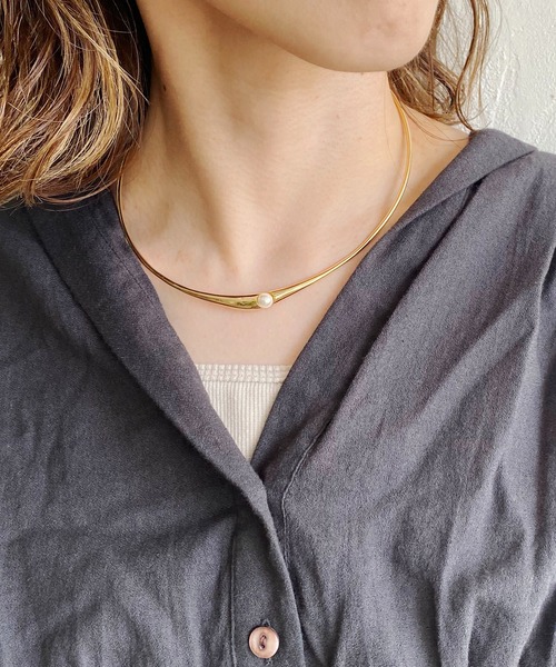 CAPRICIEUX LE'MAGE(カプリシューレマージュ)の「【GOLDY/ゴールディ】プチパールネックカフ(ネックレス・レディース・シルバー/ゴールド・ONE SIZE)」の3枚目の写真