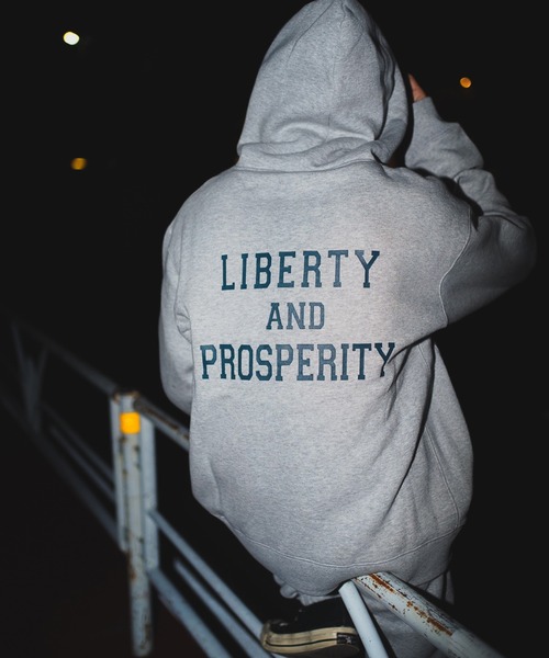 schott(ショット)の「【WEB LIMITED】セットアップ対応 Schott/ショット/HEAVY WEIGHT PARKA "Liberty and prosperity"/ヘビーウェイト パーカー(パーカー・メンズ・チャコールグレー/ダークグリーン/グレー・MEDIUM/LARGE/X-LARGE/XX-LARGE)」の3枚目の写真