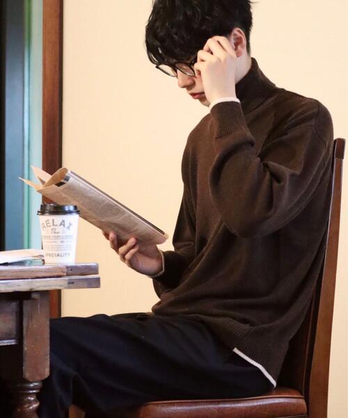 green label relaxing by 風早ゆうた(グリーンレーベルリラクシングバイカゼハヤユウタ)の「【WEB限定】<KZ×green label relaxing>タートルネック ニット セーター(ニット/セーター・メンズ・ブラック/ブラウン・L/M)」の2枚目の写真