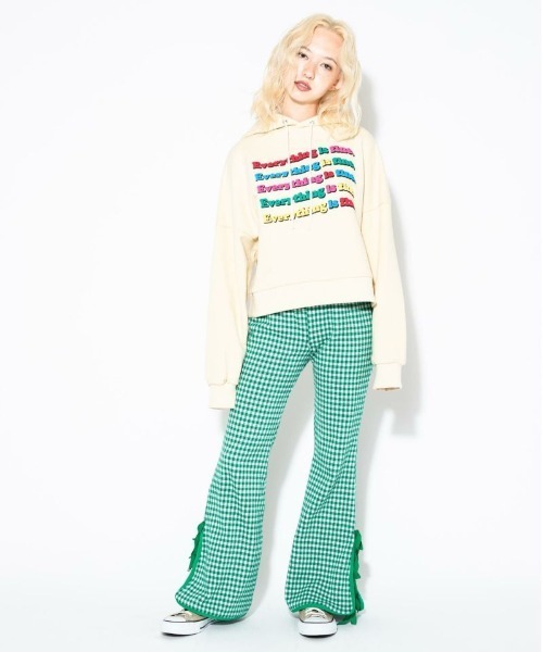 Candy Stripper(キャンディストリッパー)の「LOGO SHORT HOODIE(パーカー・レディース・ピンク/ブラック/アイボリー・2)」の5枚目の写真