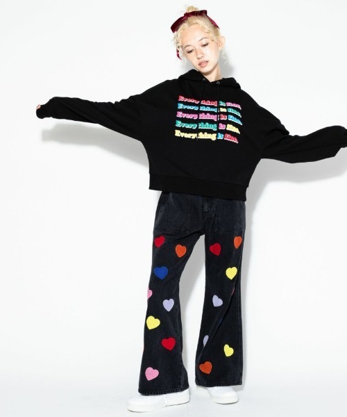 Candy Stripper(キャンディストリッパー)の「LOGO SHORT HOODIE(パーカー・レディース・ピンク/ブラック/アイボリー・2)」の7枚目の写真