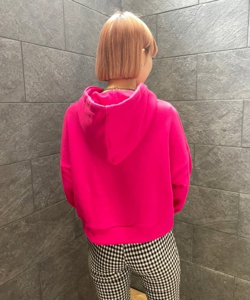 Candy Stripper(キャンディストリッパー)の「LOGO SHORT HOODIE(パーカー・レディース・ピンク/ブラック/アイボリー・2)」の22枚目の写真