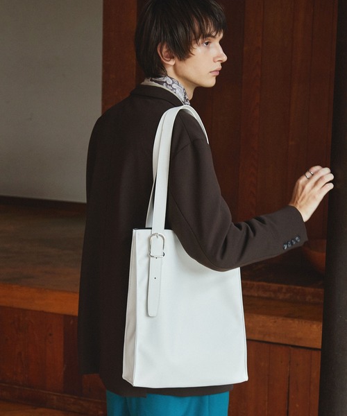 EMMA CLOTHES（エマクローズ）の「スクウェアバックルベルトトートバッグ EMMA CLOTHES（トートバッグ・メンズ・ホワイト/ブラック/ブルー/グリーン/ダークブラウン/チャコール・FREE）」の16枚目の写真