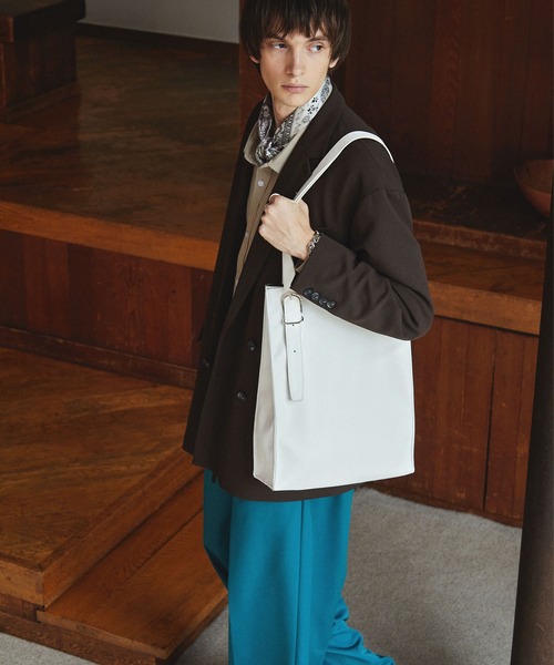 EMMA CLOTHES（エマクローズ）の「スクウェアバックルベルトトートバッグ EMMA CLOTHES（トートバッグ・メンズ・ホワイト/ブラック/ブルー/グリーン/ダークブラウン/チャコール・FREE）」の20枚目の写真