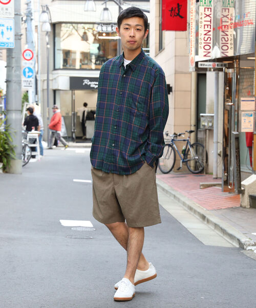 BEAMS(ビームス)の「BEAMS / EVALET(R) 2プリーツ ショーツ(その他パンツ・メンズ・ベージュ/チャコールグレー・LARGE/MEDIUM/SMALL/X-LARGE)」の3枚目の写真