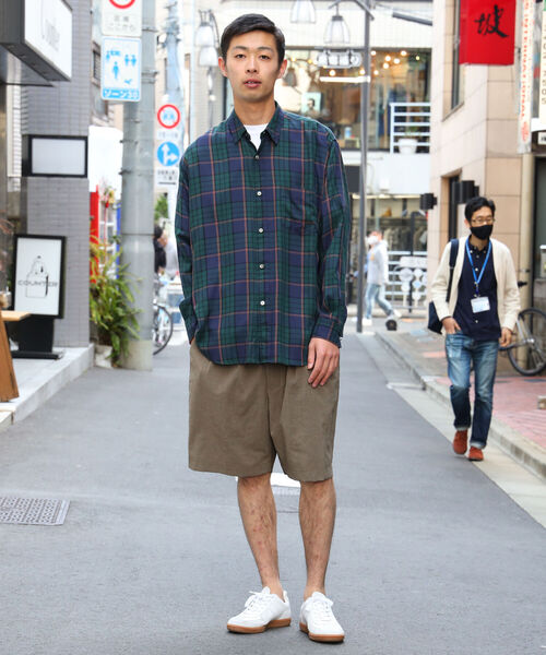 BEAMS(ビームス)の「BEAMS / EVALET(R) 2プリーツ ショーツ(その他パンツ・メンズ・ベージュ/チャコールグレー・LARGE/MEDIUM/SMALL/X-LARGE)」の4枚目の写真
