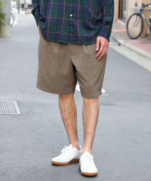 BEAMS(ビームス)の「BEAMS / EVALET(R) 2プリーツ ショーツ(その他パンツ・メンズ・ベージュ/チャコールグレー・LARGE/MEDIUM/SMALL/X-LARGE)」の5枚目の写真