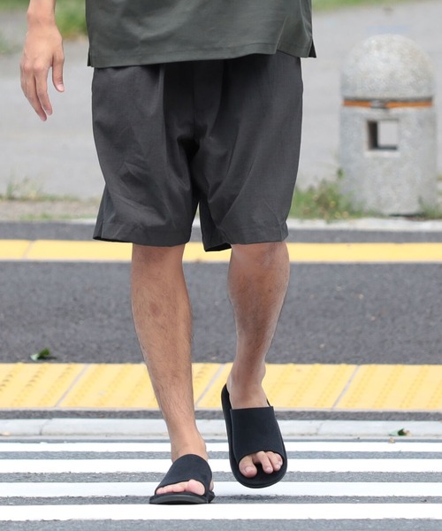 BEAMS(ビームス)の「BEAMS / EVALET(R) 2プリーツ ショーツ(その他パンツ・メンズ・ベージュ/チャコールグレー・LARGE/MEDIUM/SMALL/X-LARGE)」の2枚目の写真