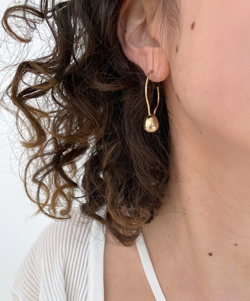 mystic（ミスティック）の「[eau un bijou] drop pierce（ピアス（両耳用）・レディース・シルバー/ゴールド・ONE SIZE）」の2枚目の写真
