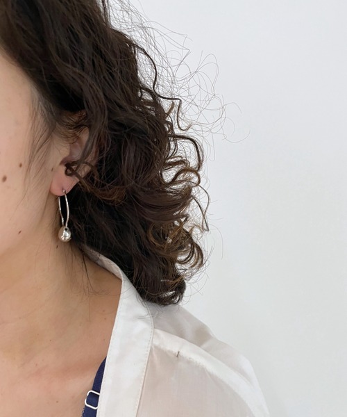 mystic（ミスティック）の「[eau un bijou] drop pierce（ピアス（両耳用）・レディース・シルバー/ゴールド・ONE SIZE）」の3枚目の写真