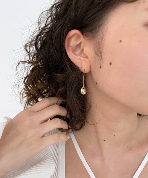 mystic（ミスティック）の「[eau un bijou] drop pierce（ピアス（両耳用）・レディース・シルバー/ゴールド・ONE SIZE）」の4枚目の写真