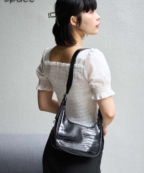 WEGO（ウィゴー）の「WEGO/シャーリングショートスリーブブラウス（シャツ/ブラウス・レディース・ホワイト/ブラック・FREE）」の5枚目の写真