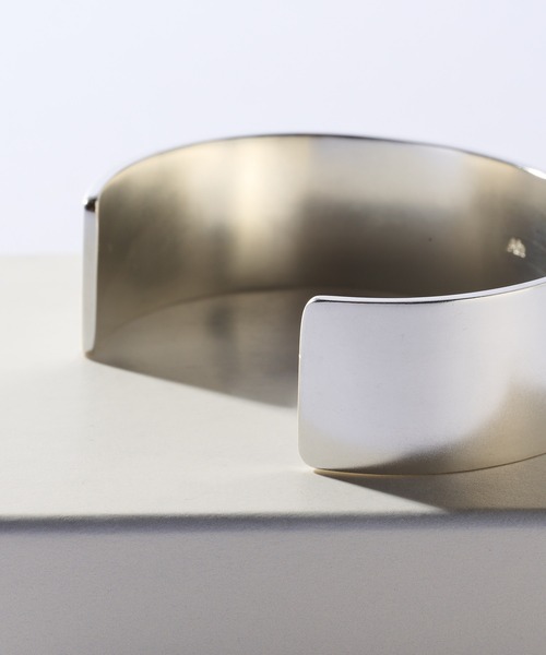 Lui's（ルイス）の「アクセサリーブランド【Ah / アー】プレートバングル（バングル/リストバンド・メンズ・シルバー・FREE）」の3枚目の写真