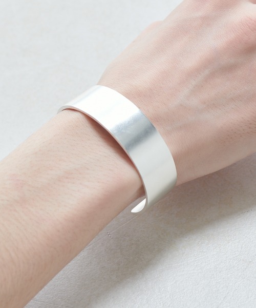 Lui's（ルイス）の「アクセサリーブランド【Ah / アー】プレートバングル（バングル/リストバンド・メンズ・シルバー・FREE）」の5枚目の写真
