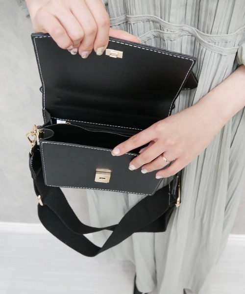 Reurie'（レウリィ）の「スクエアショルダーバッグ（ショルダーバッグ・レディース・ブラック/ブラウン・FREE）」の6枚目の写真