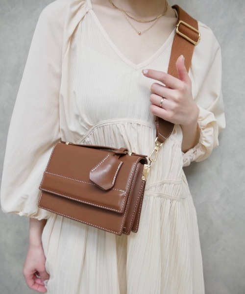 Reurie'（レウリィ）の「スクエアショルダーバッグ（ショルダーバッグ・レディース・ブラック/ブラウン・FREE）」の11枚目の写真