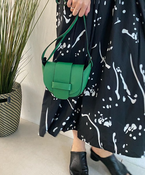 DouDou（ドゥドゥ）の「フラップデザインショルダーバッグ（ショルダーバッグ・レディース・ブラック/オフホワイト/シルバー/グリーン・FREE）」の4枚目の写真