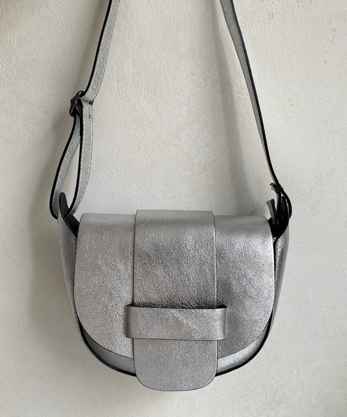 DouDou（ドゥドゥ）の「フラップデザインショルダーバッグ（ショルダーバッグ・レディース・ブラック/オフホワイト/シルバー/グリーン・FREE）」の7枚目の写真
