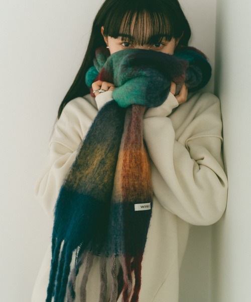 VANNIE U(ヴァニーユー)の「マルチチェックボリュームマフラー(マフラー・レディース・ブラック/ピンク/イエロー/ブルー/ベージュ/ネイビー/ブラウン/ブラック系その他・FREE)」の21枚目の写真