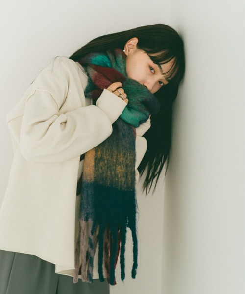 VANNIE U(ヴァニーユー)の「マルチチェックボリュームマフラー(マフラー・レディース・ブラック/ピンク/イエロー/ブルー/ベージュ/ネイビー/ブラウン/ブラック系その他・FREE)」の22枚目の写真