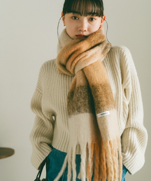 VANNIE U(ヴァニーユー)の「マルチチェックボリュームマフラー(マフラー・レディース・ブラック/ピンク/イエロー/ブルー/ベージュ/ネイビー/ブラウン/ブラック系その他・FREE)」の14枚目の写真