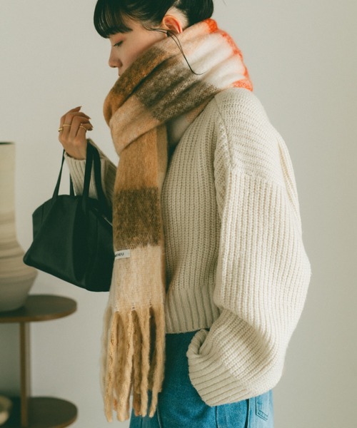 VANNIE U(ヴァニーユー)の「マルチチェックボリュームマフラー(マフラー・レディース・ブラック/ピンク/イエロー/ブルー/ベージュ/ネイビー/ブラウン/ブラック系その他・FREE)」の16枚目の写真