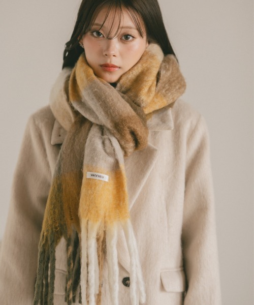 VANNIE U(ヴァニーユー)の「マルチチェックボリュームマフラー(マフラー・レディース・ブラック/ピンク/イエロー/ブルー/ベージュ/ネイビー/ブラウン/ブラック系その他・FREE)」の15枚目の写真