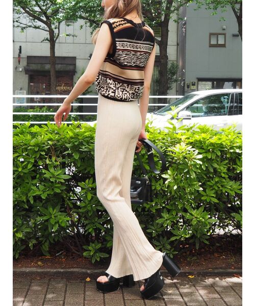 EVRIS（エヴリス）の「エスニックジャガードノースリーブ（タンクトップ・レディース・ブラック/パープル・FREE）」の4枚目の写真