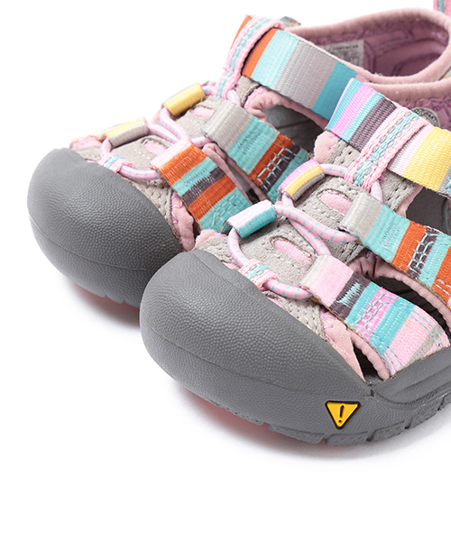 こども ビームス（コドモビームス）の「KEEN / NewPort H2 TOTS (11.5～14.5cm) （サンダル・キッズ・グレー/オリーブ/ブルー/ネイビー/パープル/ピンク系その他/グリーン系その他/ブルー系その他/ピンク/レッド/レッド系その他/その他1/ブラック系その他・13.5㎝/11.5cm/14.5㎝/12.5cm）」の14枚目の写真